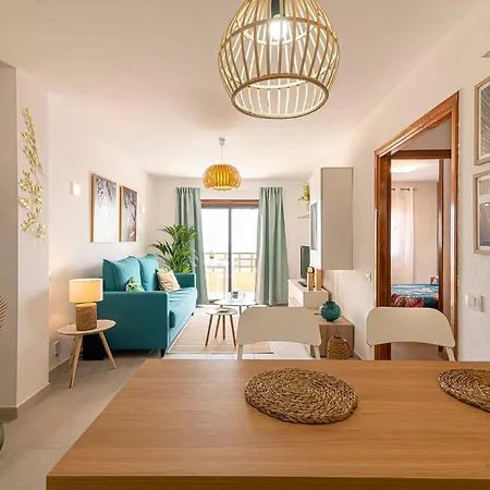 Elegant With Ocean Views Apartment